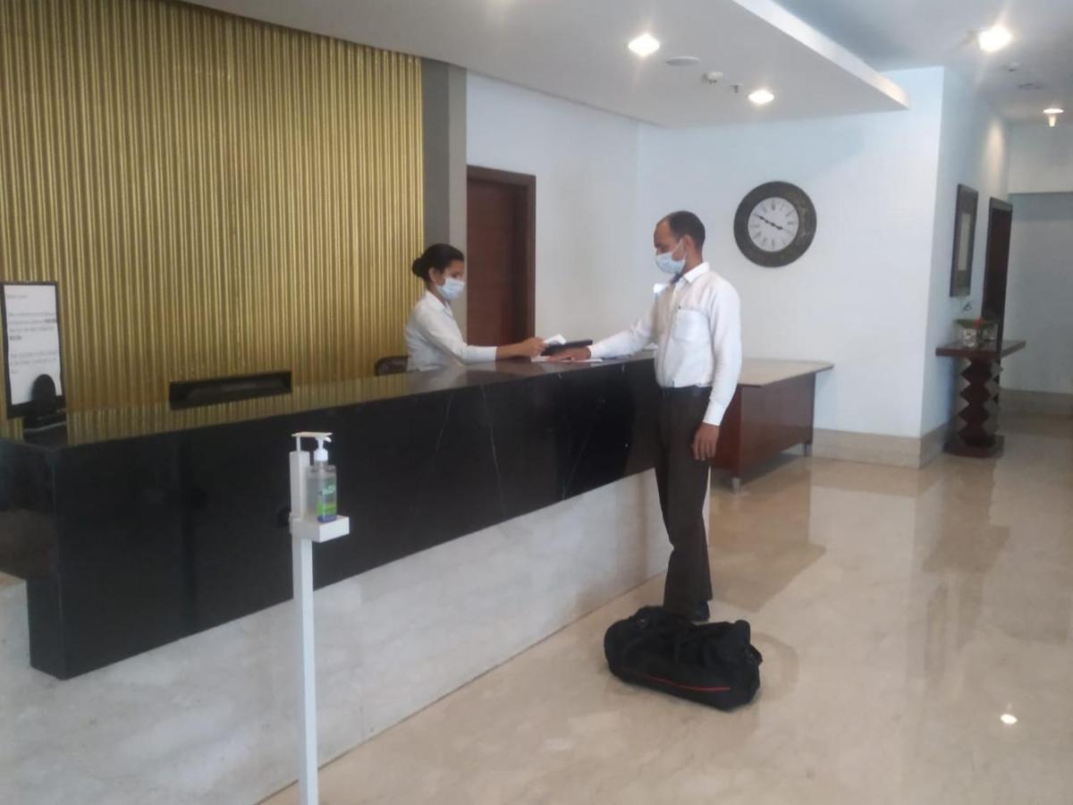 The Golden Plaza Hotel Panchkula Extérieur photo