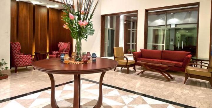 The Golden Plaza Hotel Panchkula Extérieur photo