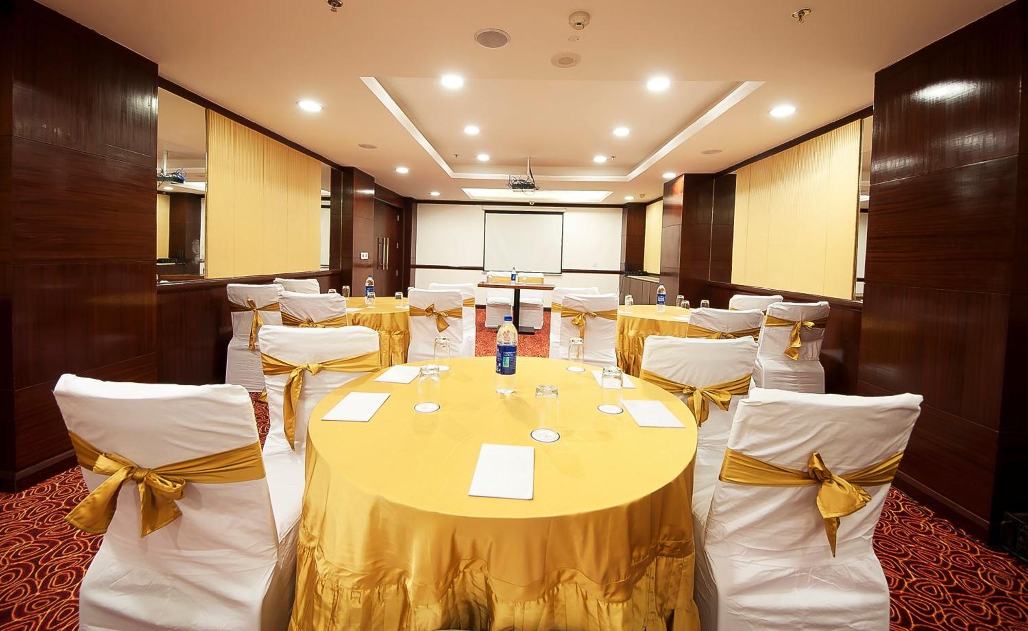 The Golden Plaza Hotel Panchkula Extérieur photo