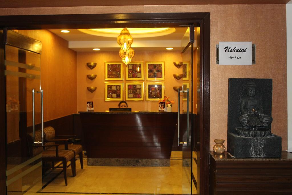 The Golden Plaza Hotel Panchkula Extérieur photo