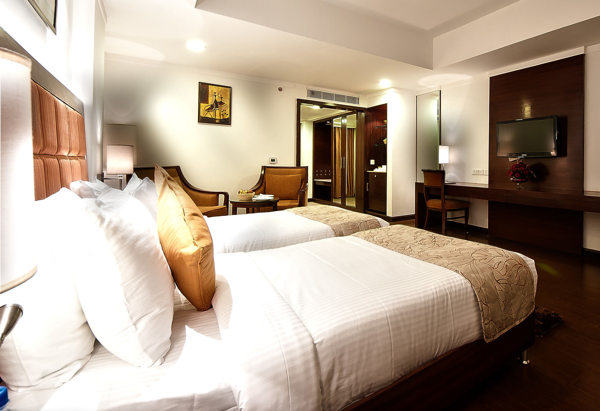 The Golden Plaza Hotel Panchkula Extérieur photo