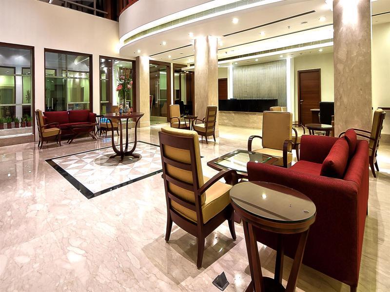 The Golden Plaza Hotel Panchkula Extérieur photo