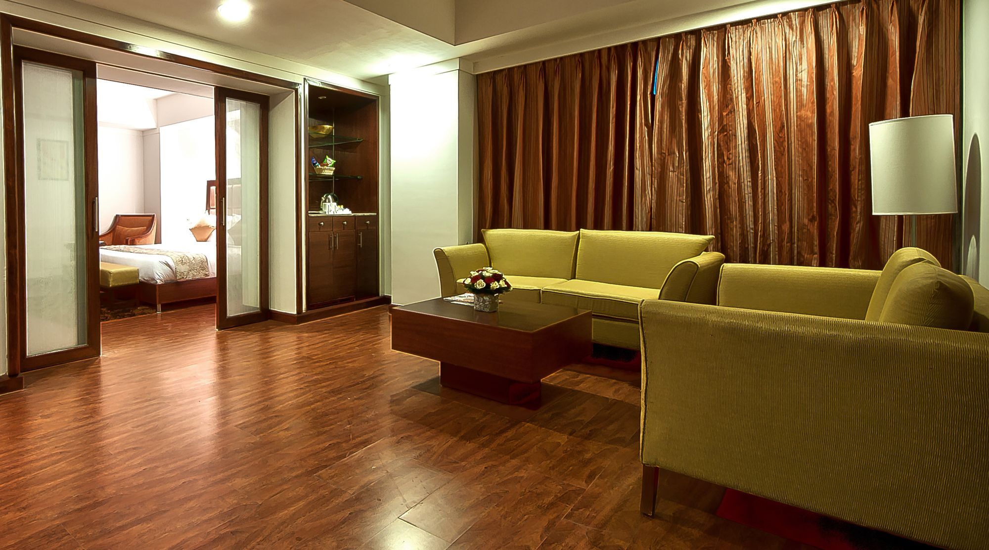 The Golden Plaza Hotel Panchkula Extérieur photo