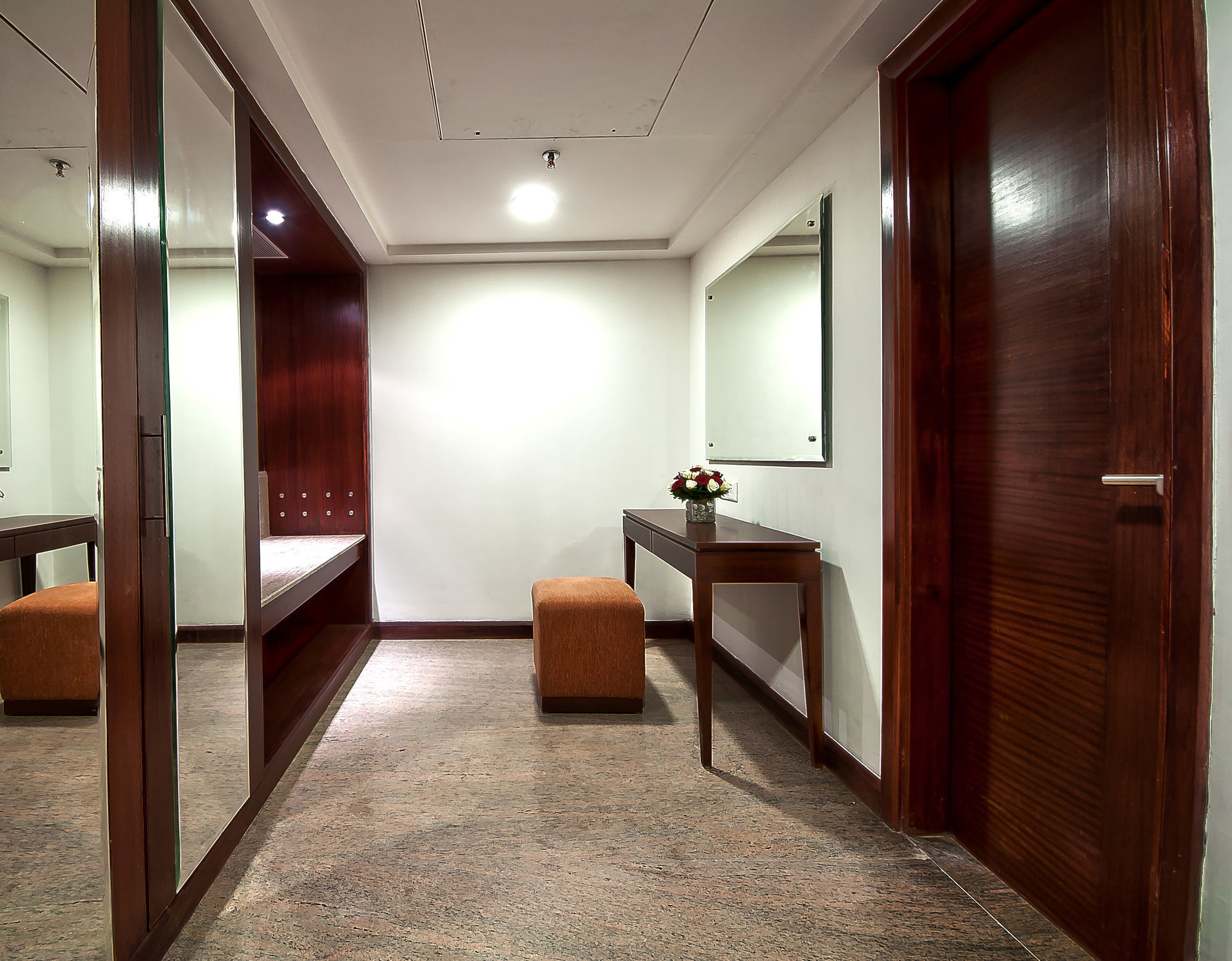 The Golden Plaza Hotel Panchkula Extérieur photo