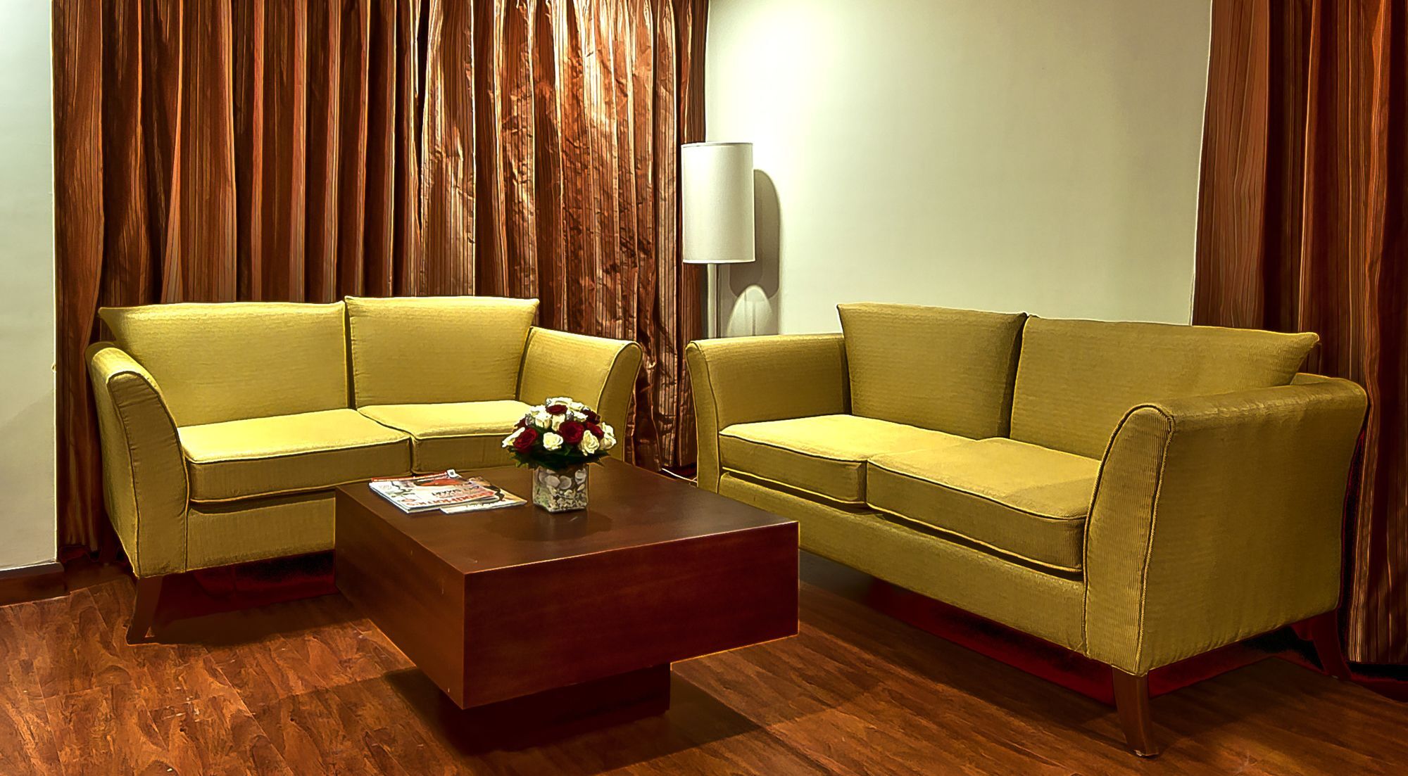 The Golden Plaza Hotel Panchkula Extérieur photo