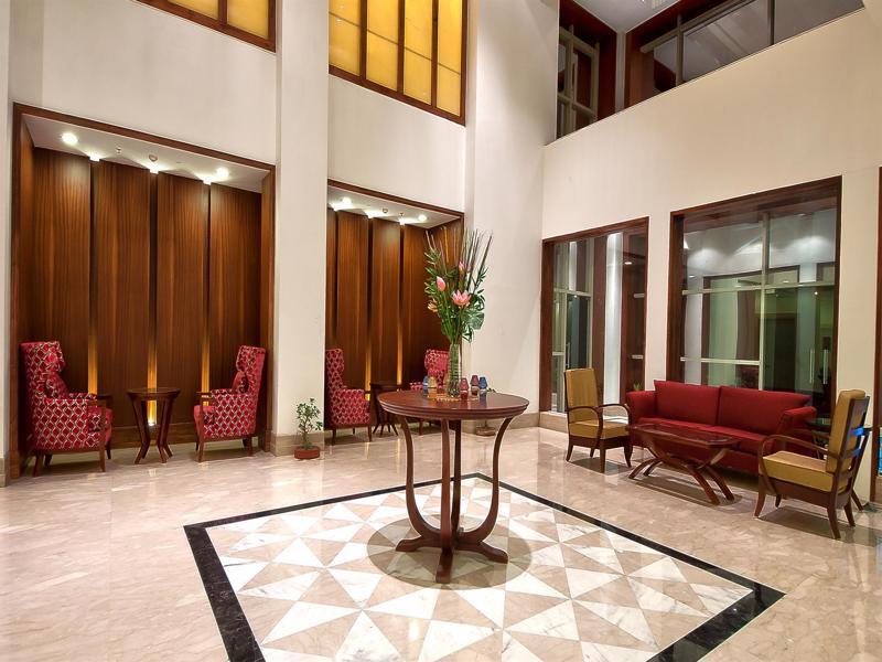 The Golden Plaza Hotel Panchkula Extérieur photo