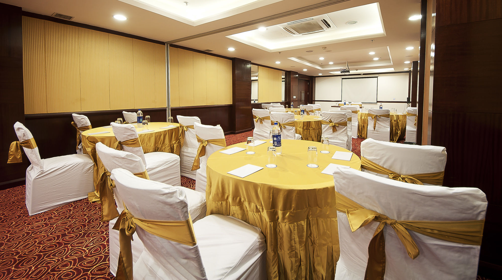 The Golden Plaza Hotel Panchkula Extérieur photo