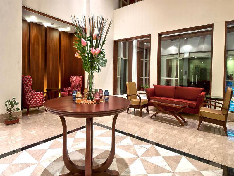 The Golden Plaza Hotel Panchkula Extérieur photo
