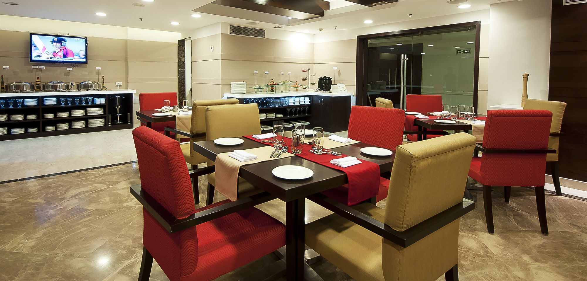 The Golden Plaza Hotel Panchkula Extérieur photo