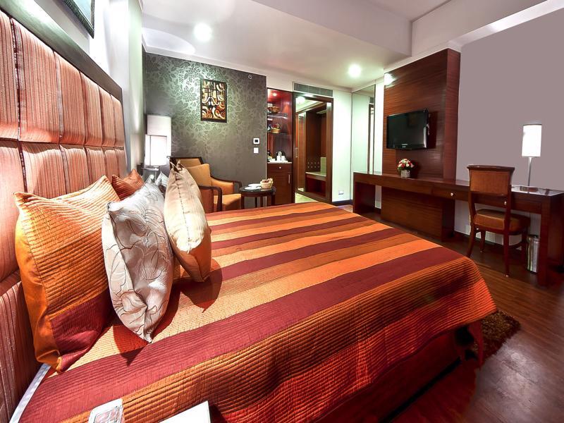 The Golden Plaza Hotel Panchkula Extérieur photo